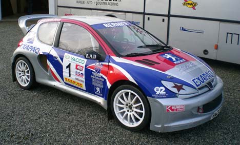 En kraftig hækspoiler samt luftkøling af bagbremserne afslører potentialet i Morten Jespersens Peugeot 206 WRC med en turbomotor under motorhjelmen.